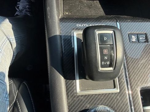 Used 2024 Mitsubishi Outlander SEL AWD/4WD image 18