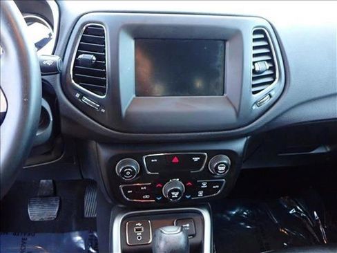 Used 2018 Jeep Compass Latitude w/ Popular Equipment Group FWD image 16