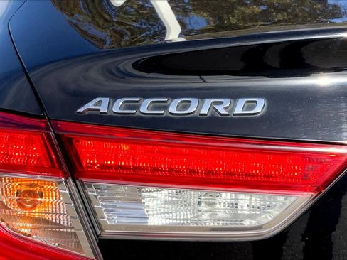 Used 2018 Honda Accord Touring image 30