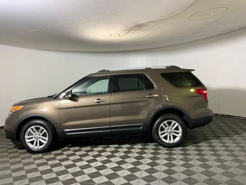 Used 2015 Ford Explorer XLT AWD/4WD image 8