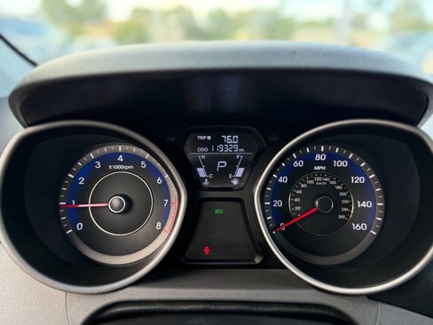Used 2013 Hyundai Elantra FWD image 10