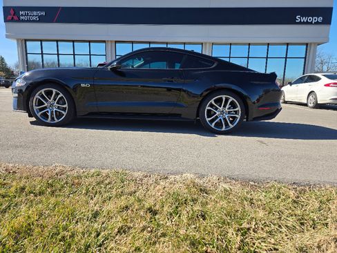 Used 2021 Ford Mustang GT Premium w/ Equipment Group 401A image 4