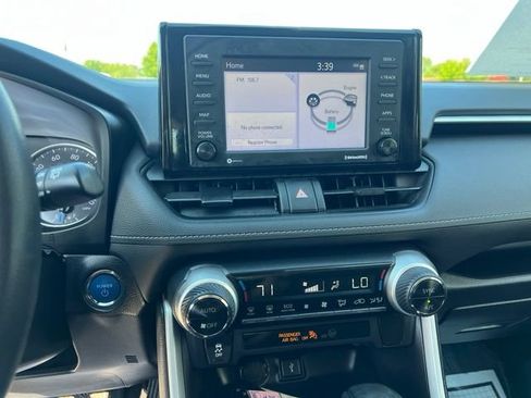 Used 2021 Toyota RAV4 XLE AWD/4WD image 27