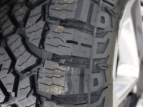 Used 2019 Jeep Wrangler Unlimited Sahara w/ Safety Group image 13