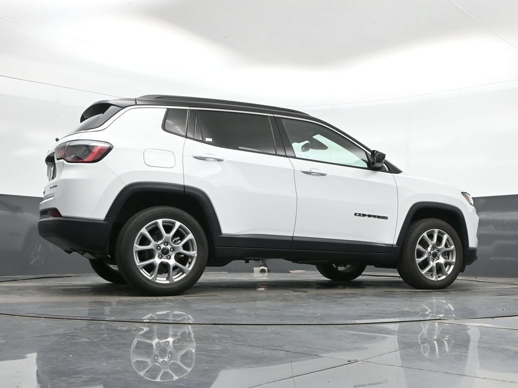 Used 2025 Jeep Compass Limited AWD/4WD image 41