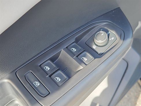 New 2025 Volkswagen Taos SE image 17