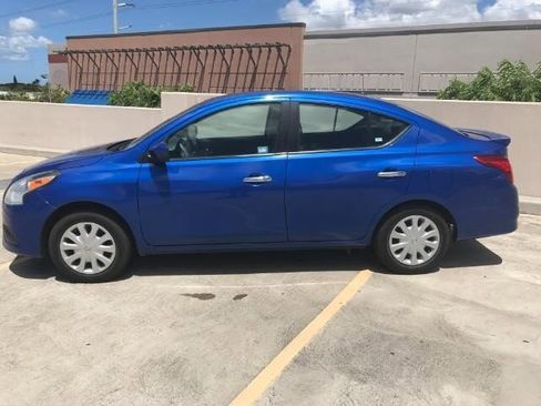 Used 2016 Nissan Versa SV FWD image 2