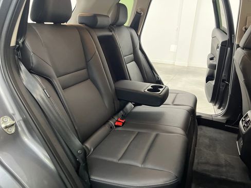 Used 2025 Nissan Rogue SL FWD image 17
