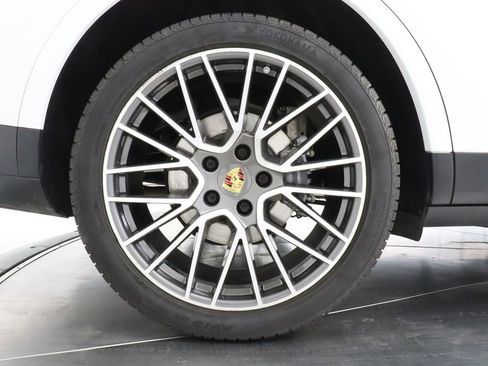 Used 2020 Porsche Cayenne AWD/4WD image 46