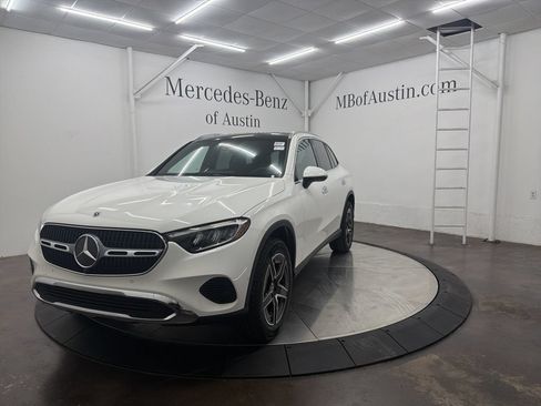 Used 2026 Mercedes-Benz GLC 300 image 3