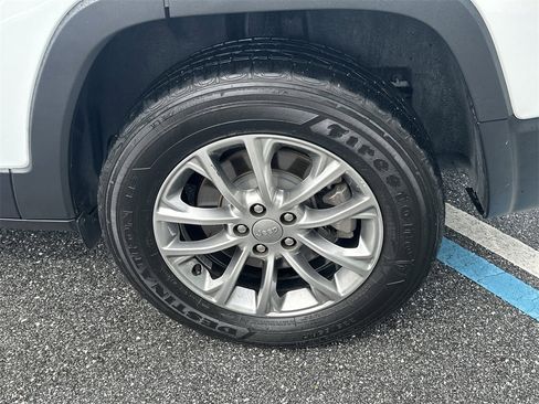 Used 2022 Jeep Cherokee Latitude Lux image 16