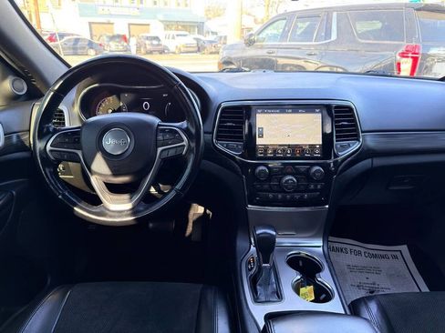 Used 2021 Jeep Grand Cherokee Laredo X image 3