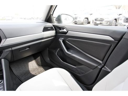 Used 2021 Volkswagen Jetta R-Line w/ R-Line Cold Weather Package image 10