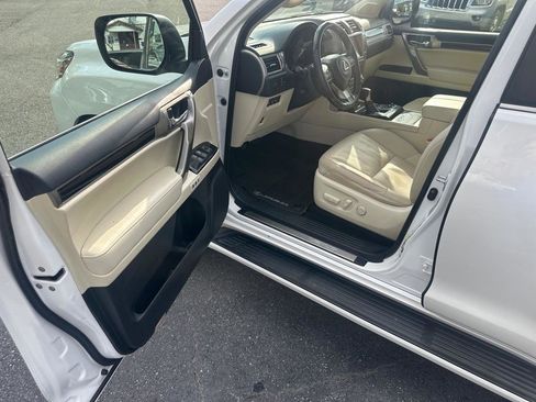 Used 2020 Lexus GX 460 Premium w/ Premium Package AWD/4WD image 19