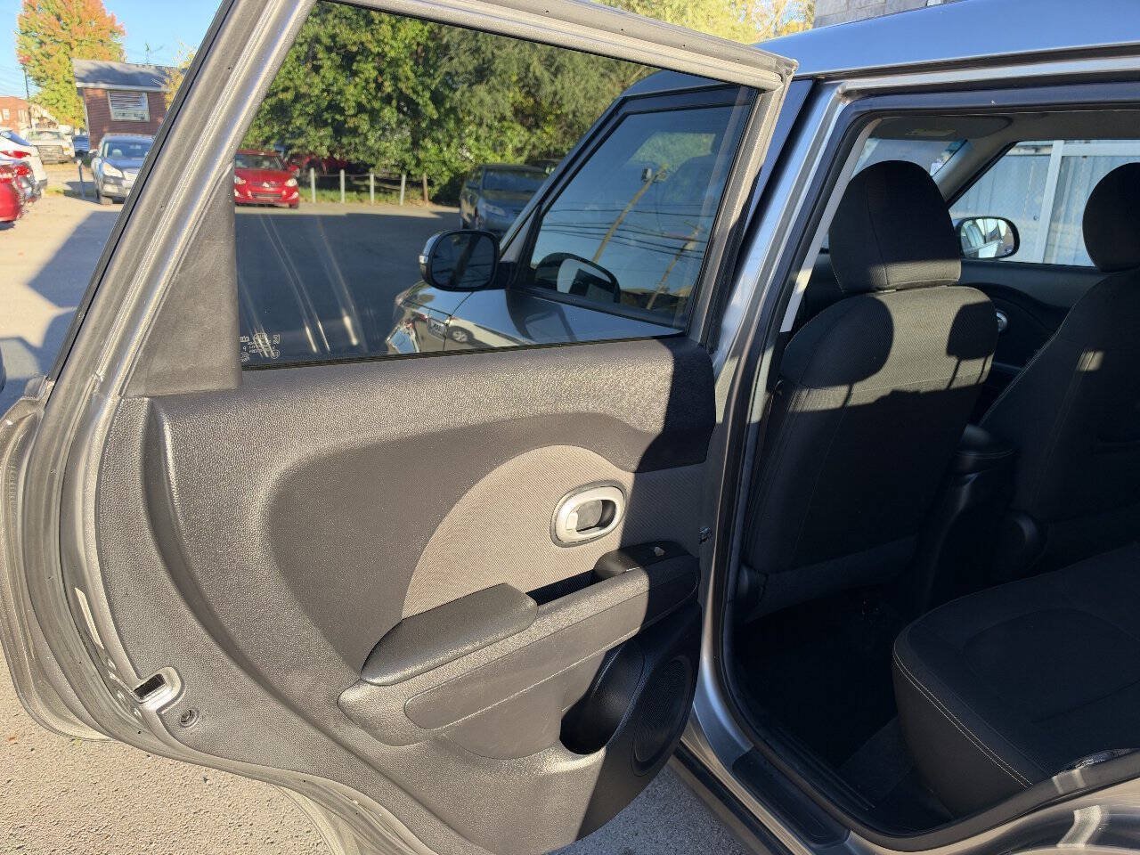 Used 2014 Kia Soul + FWD image 13