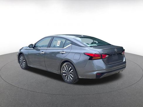 Used 2025 Nissan Altima 2.5 SV FWD image 14