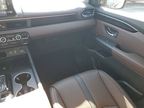 Used 2025 Honda Pilot Elite image 16