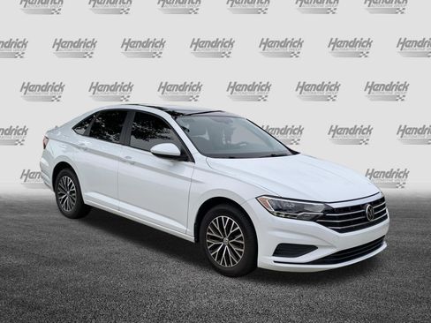 Used 2019 Volkswagen Jetta SE FWD image 2