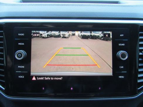 Used 2022 Volkswagen Atlas Cross Sport SE w/ Black Wheel Package image 8