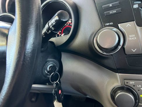 Used 2012 Toyota Highlander FWD image 20