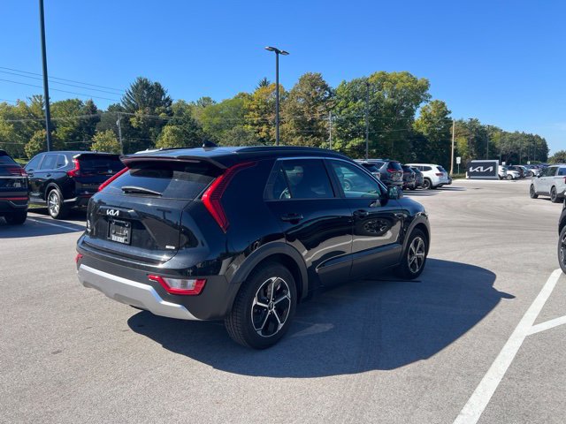 Used 2024 Kia Niro LX FWD image 3