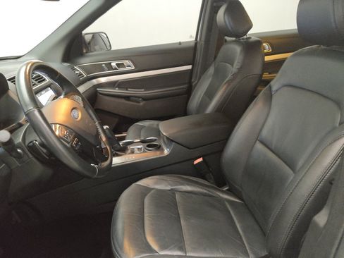 Used 2017 Ford Explorer XLT w/ Equipment Group 202A FWD image 17