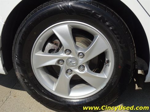 Used 2014 Hyundai Elantra SE FWD image 27