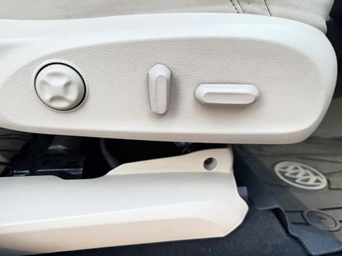 Used 2020 Buick Envision Premium image 28