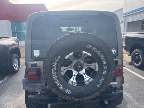 Used 2006 Jeep Wrangler Rubicon image 3
