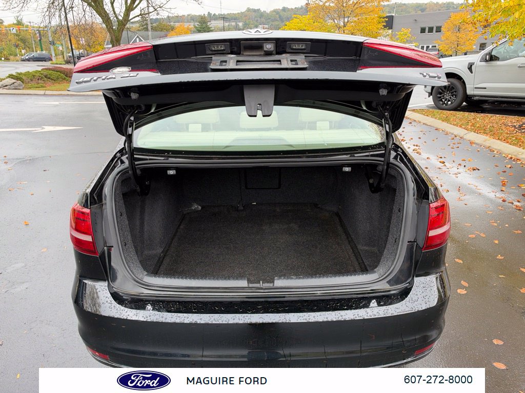 Used 2017 Volkswagen Jetta SE FWD image 10