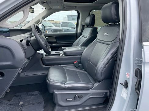 Used 2025 Ford Expedition Platinum AWD/4WD image 7