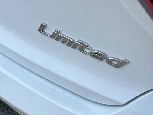 Used 2015 Hyundai Sonata Limited w/ Option Group 06 FWD image 6