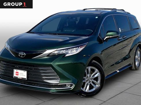 Used 2026 Toyota Sienna Limited FWD image 1
