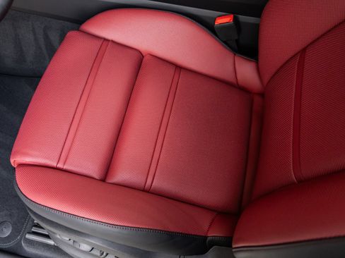 Certified 2025 Porsche Cayenne AWD/4WD image 26