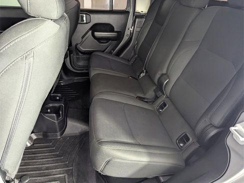 Used 2021 Jeep Gladiator Sport image 28