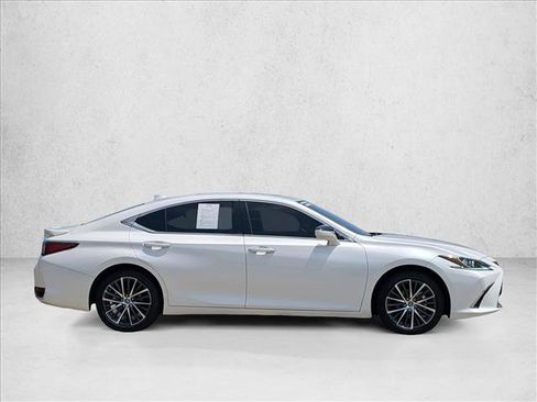 Used 2025 Lexus ES 300h w/ Premium Package FWD image 4
