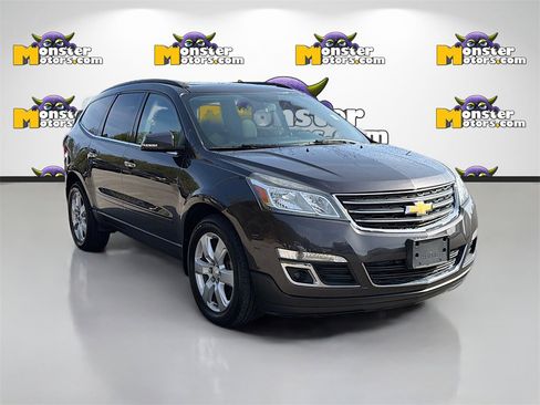 Used 2017 Chevrolet Traverse LT image 3