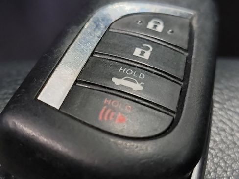 Used 2020 Toyota Camry SE FWD image 31