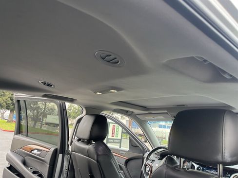 Used 2020 Cadillac Escalade ESV Luxury image 35