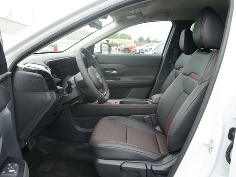Used 2025 Nissan Kicks SR AWD/4WD image 11