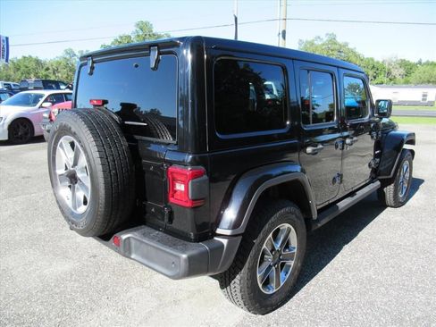 Used 2022 Jeep Wrangler Unlimited Sahara w/ LED Lighting Group AWD/4WD image 7
