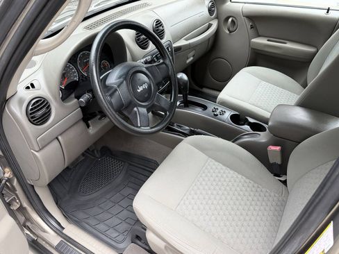 Used 2007 Jeep Liberty Sport AWD/4WD image 13