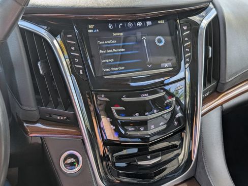 Used 2020 Cadillac Escalade Luxury w/ Escalade Sport Edition AWD/4WD image 25