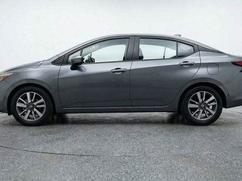 Used 2025 Nissan Versa SV image 5