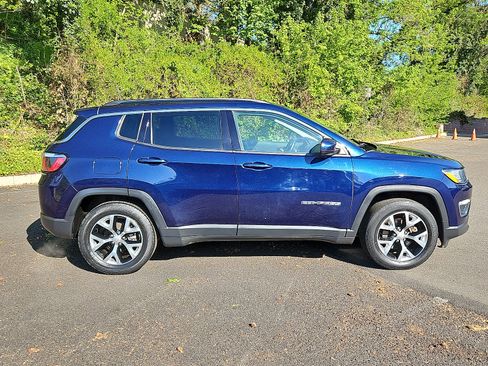 Used 2017 Jeep Compass Latitude w/ Popular Equipment Group FWD image 7