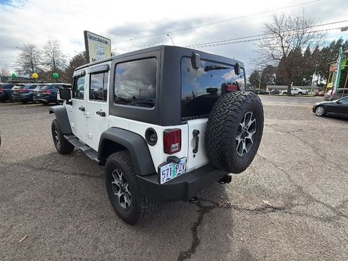 Used 2012 Jeep Wrangler Unlimited Rubicon w/ Connectivity Group image 6