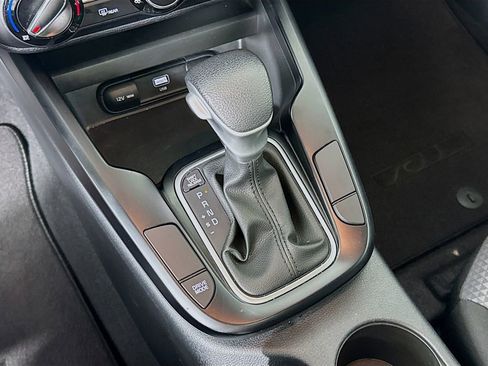 Used 2025 Kia Soul LX w/ LX Technology Package image 16