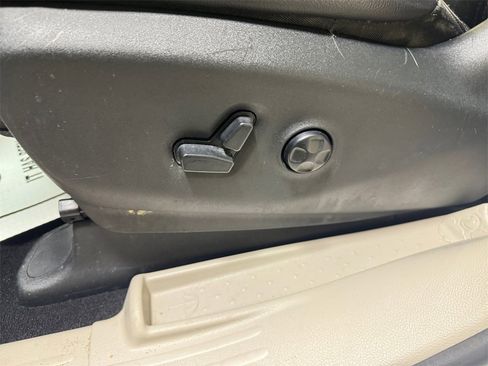 Used 2017 Chrysler Pacifica Touring-L image 13