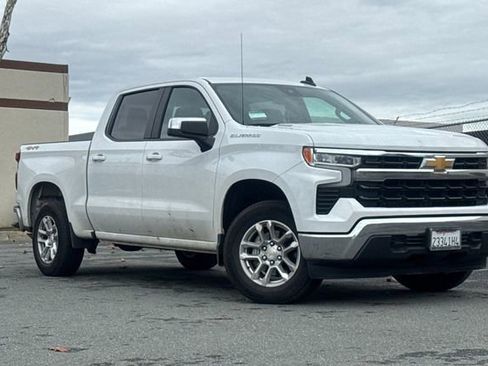 Used 2025 Chevrolet Silverado 1500 LT image 2
