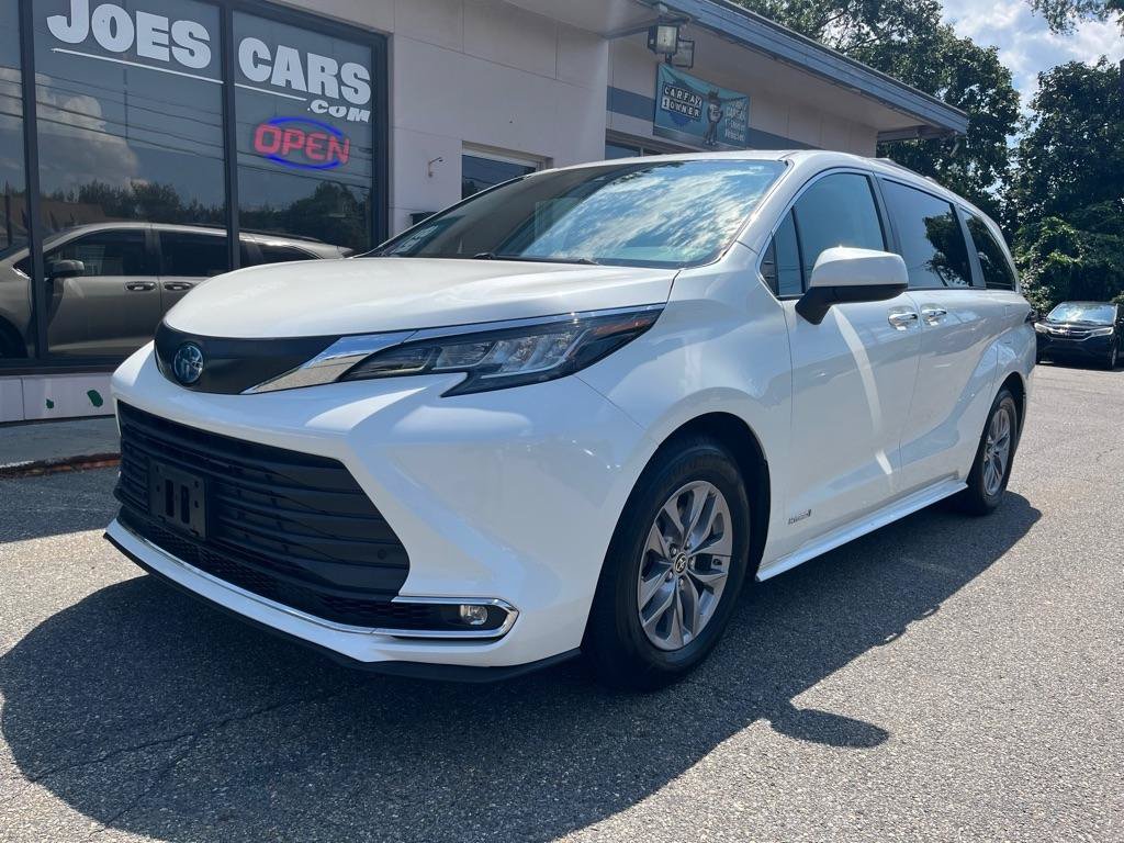 Used 2021 Toyota Sienna XLE w/ XLE Plus Package FWD image 5
